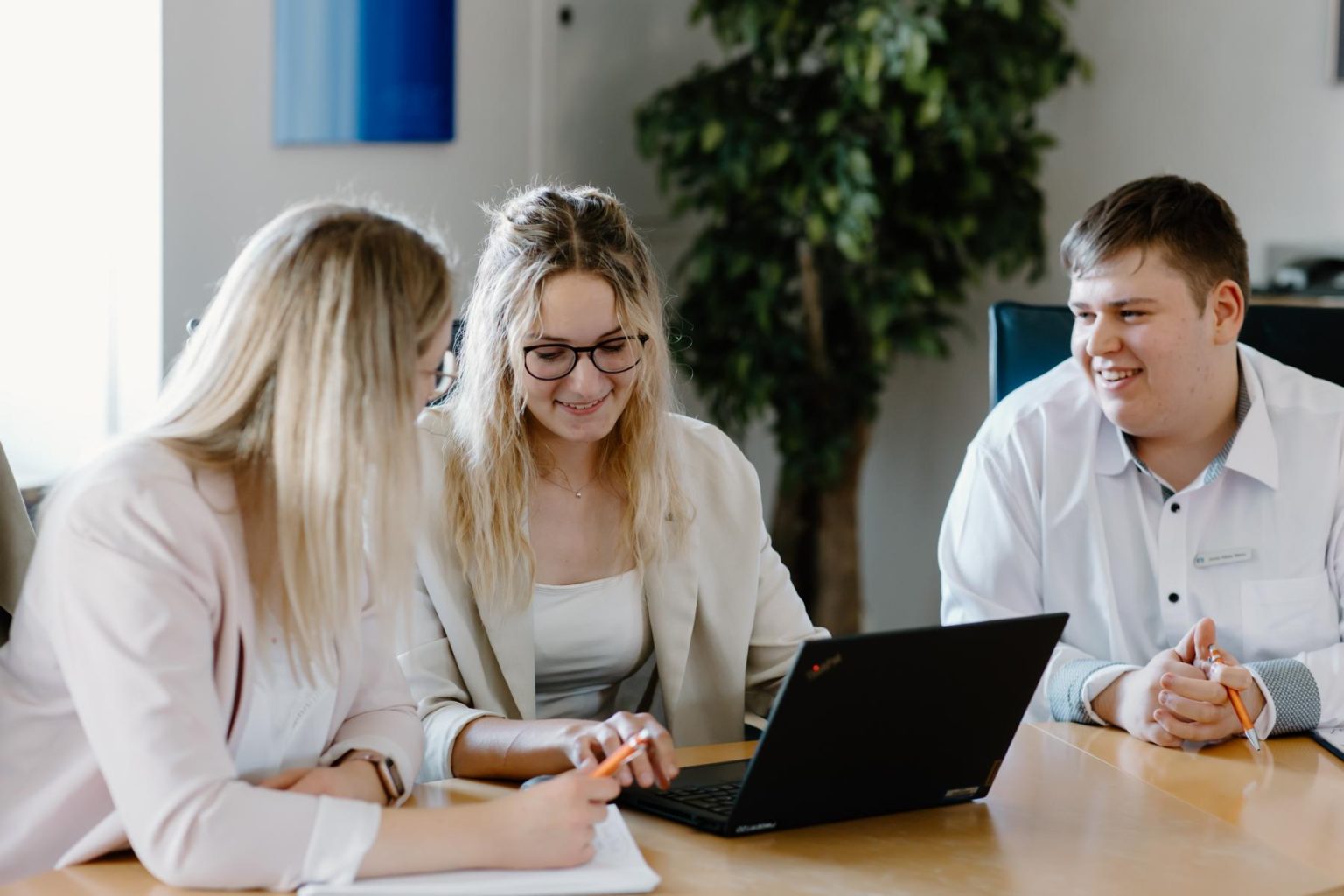 Neue Gesichter Bei Der Volksbank Hameln-Stadthagen: Wir Stellen Die ...